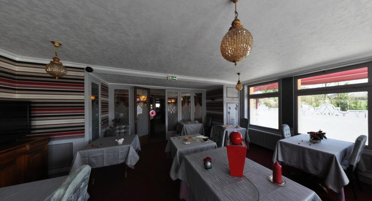 Logis Hotel-Restaurant La Croix Couverte Mayenne Exterior foto