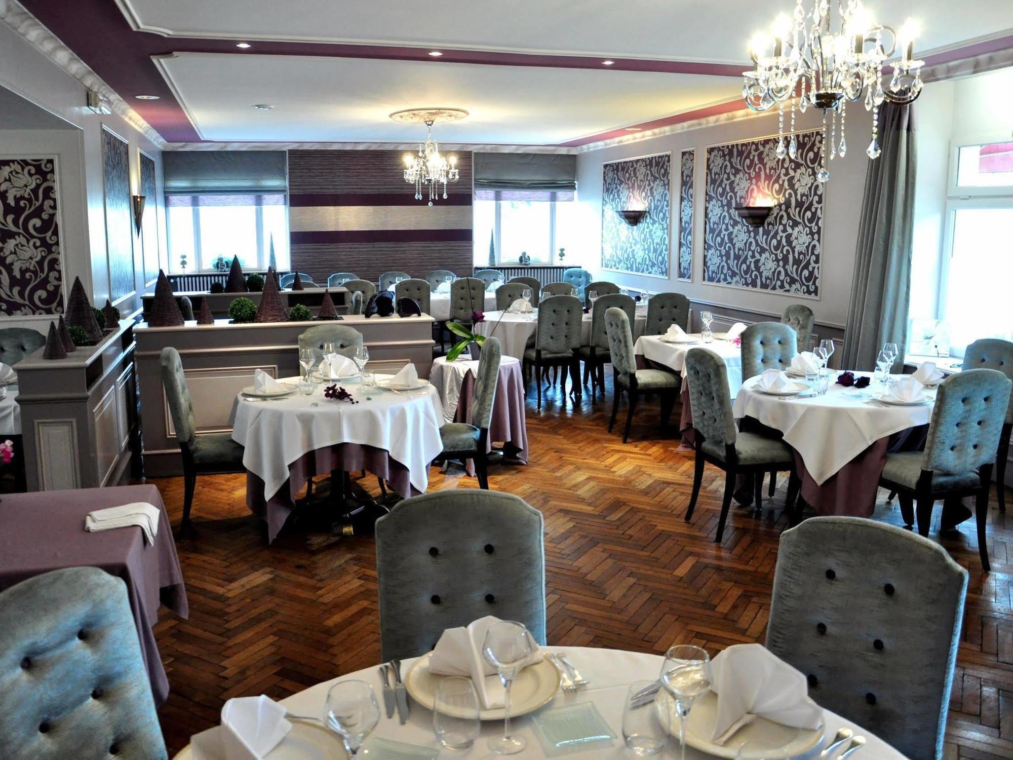 Logis Hotel-Restaurant La Croix Couverte Mayenne Exterior foto