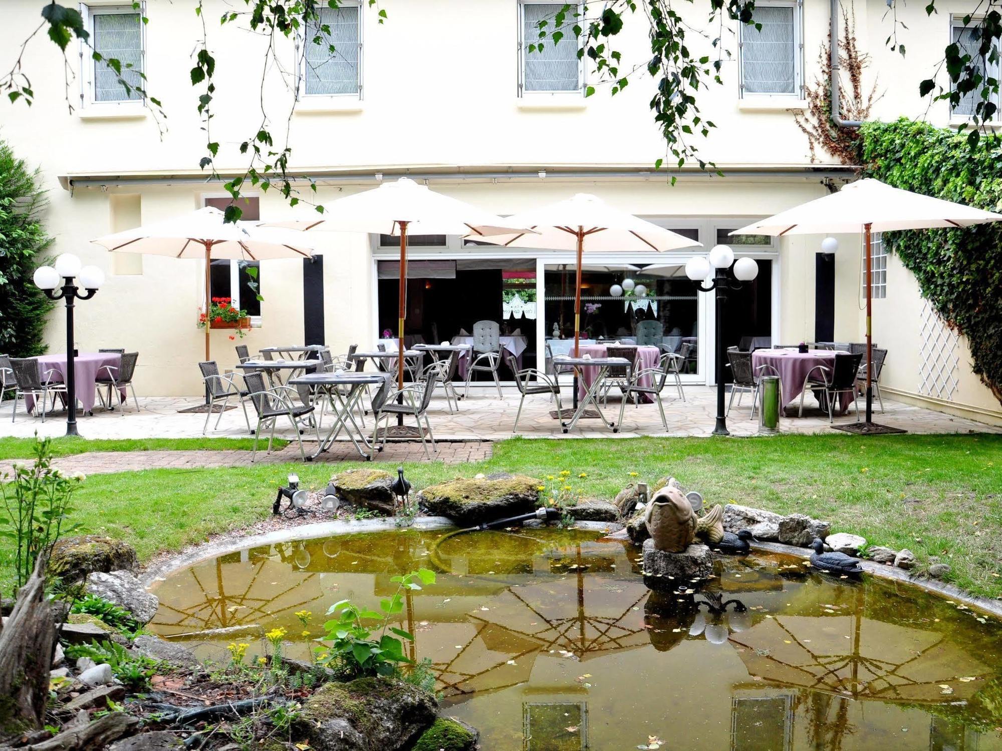 Logis Hotel-Restaurant La Croix Couverte Mayenne Exterior foto