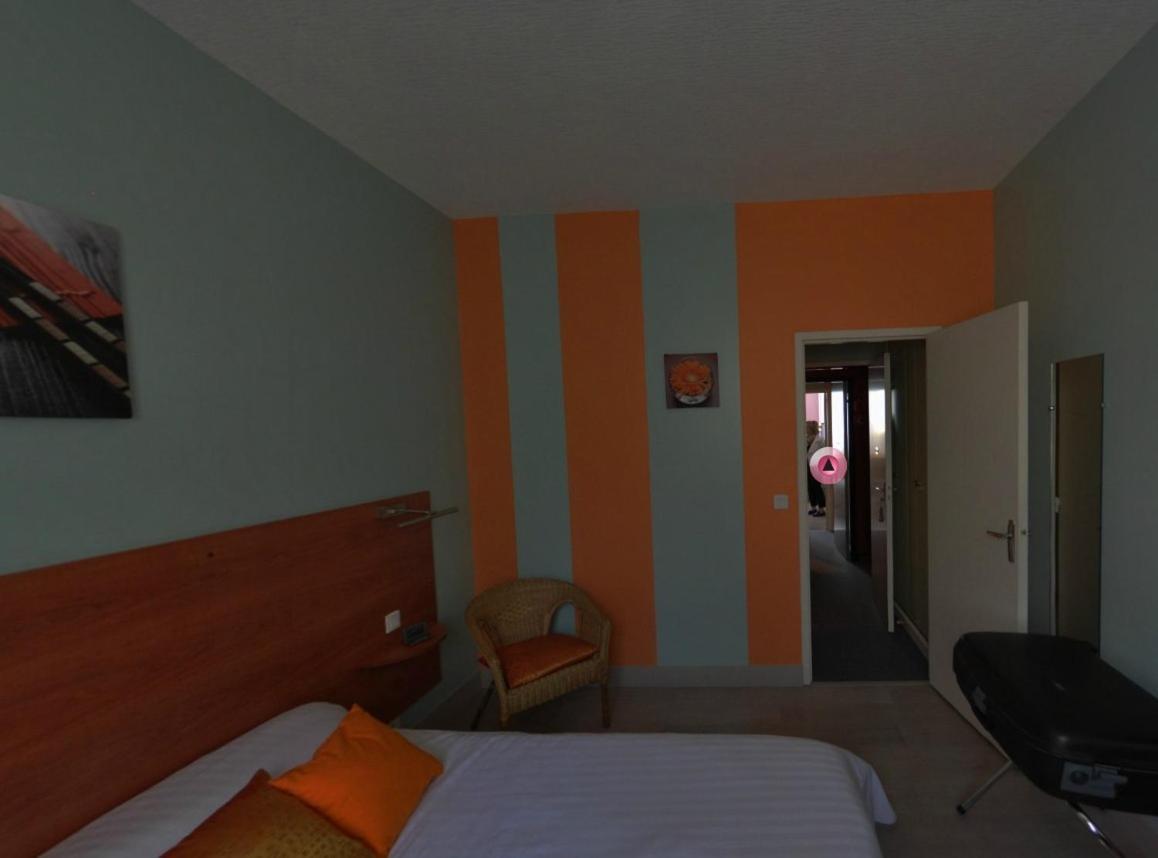 Logis Hotel-Restaurant La Croix Couverte Mayenne Habitación foto